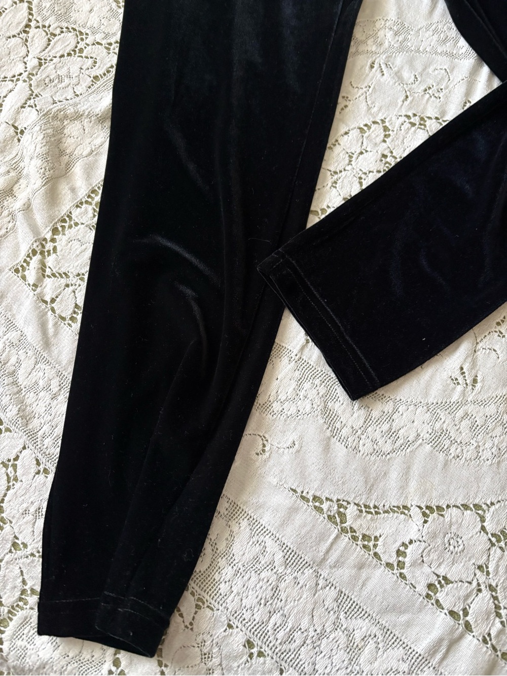 Valerie Stevens Sport Black Velvet Waistband Leggings